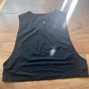 Lululemon black crop tank